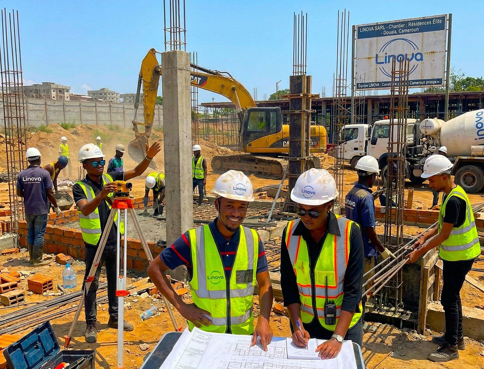 Équipe LINOVA SARL sur chantier — Douala, Cameroun